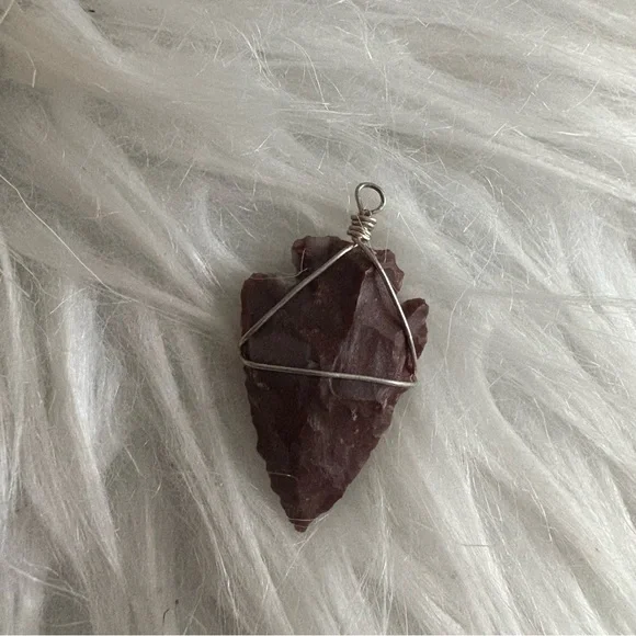 Stone & Spirit Arrows – Crystal Arrowhead Pendant Collection - Picture 4 of 5